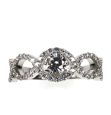 Jolie bague sertie d'un beau diamant de 0,30 carats