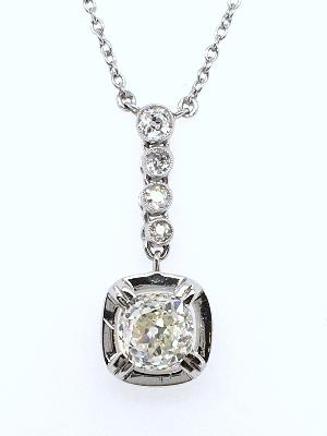 Pendentif ancien , serti d'un diamant en taille ancienne de 1,33 carats